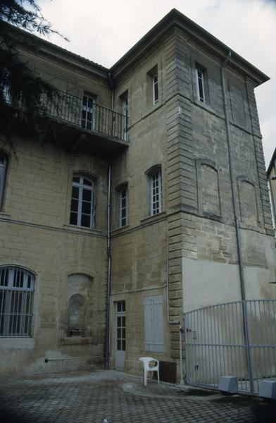 Façade sur jardin.