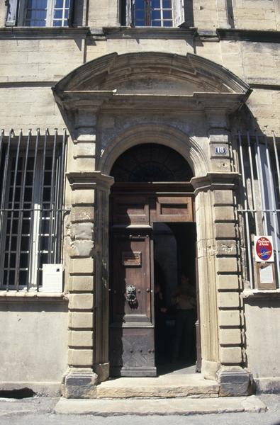 Façade, porte.