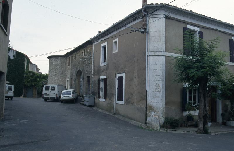 Façade nord, angle nord-ouest, rue du centre.