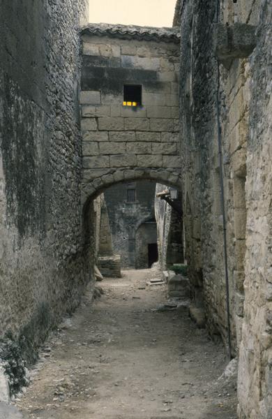 Vue vers la façade arrière de l'aile sud.