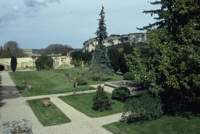 Terrasse basse, vue vers le Gardon.