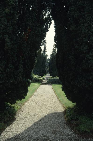 Terrasse basse : allée.