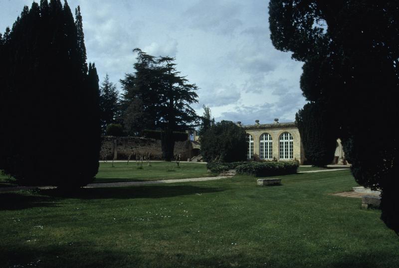 Terrasse basse : orangerie.