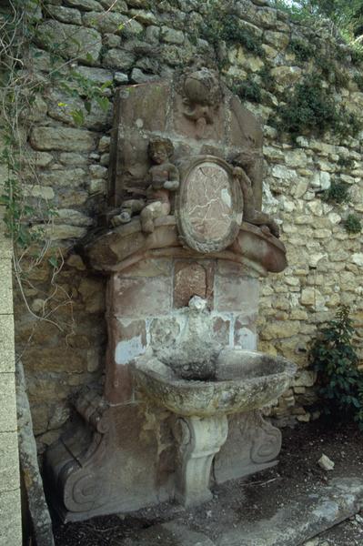 Terrasse basse : fontaine.