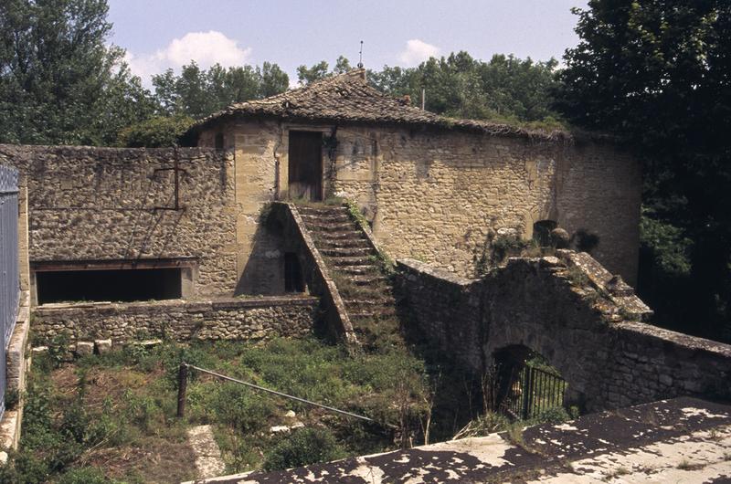 Moulin et porte des Fleurs.