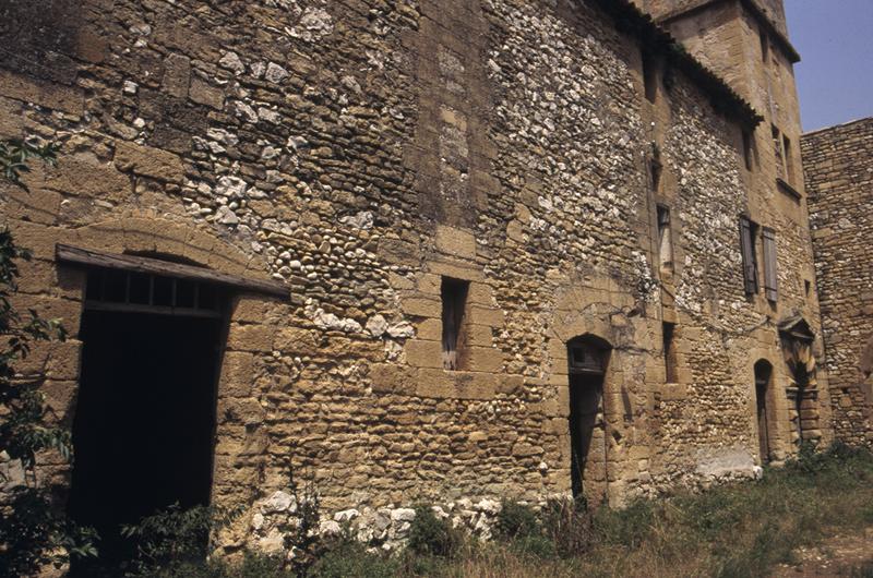 Ferme : cour côté ouest.