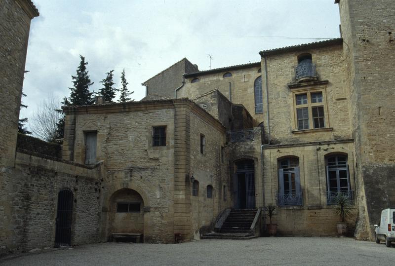 Façade sud, angle sud-ouest.