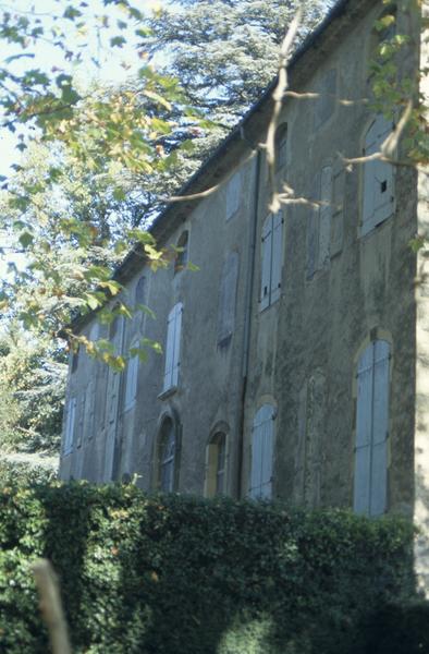 Façade sur parc.