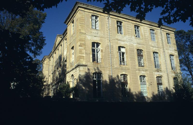 Façade latérale sud sur potager.