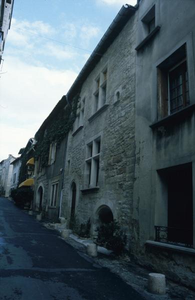 Façade sur la rue Montée-du-Fort.