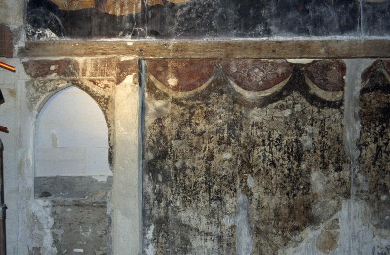 Rue Montée-du-Fort : 2e étage, vue intérieure : mur sud de la parcelle 377, niveau bas.