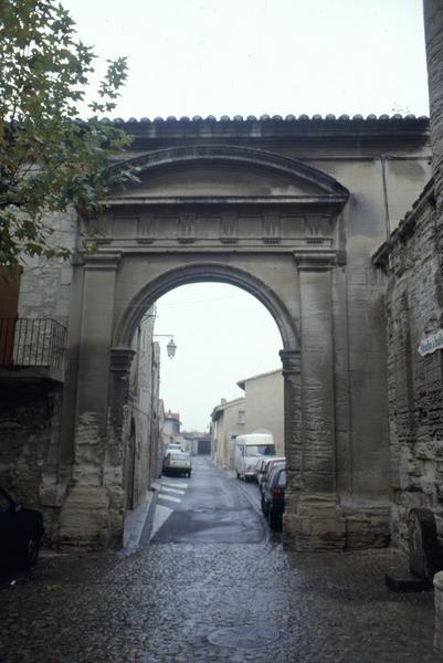 Porte de la place de la chartreuse vers la rue de l'Amelier.