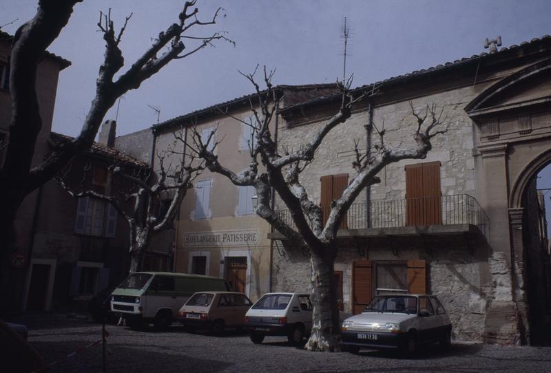 Façade nord de la place de la chartreuse.