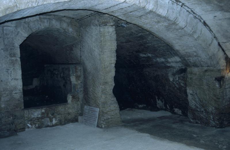 Rue Montée-du-Fort, vue intérieure : cave.