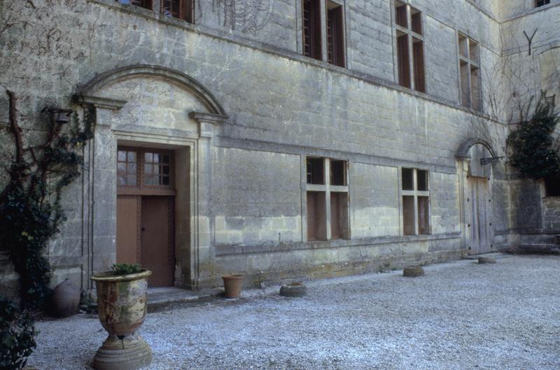 Cour intérieure, façade ouest.