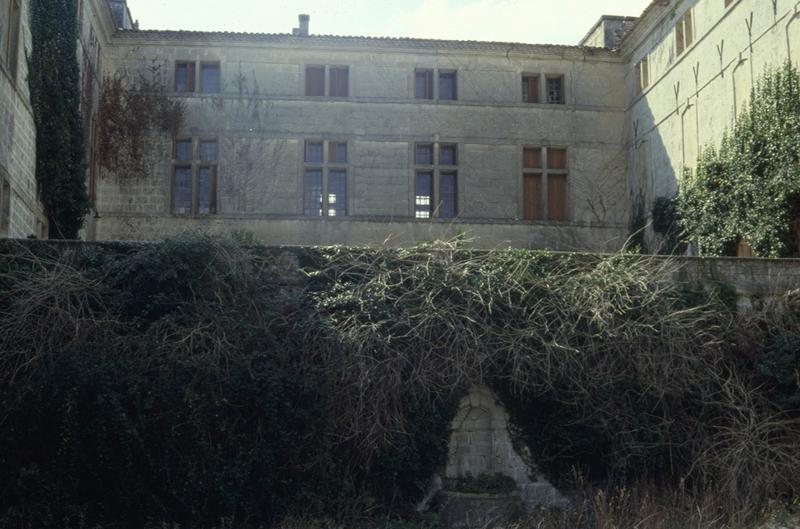 Cour intérieure, façade ouest.