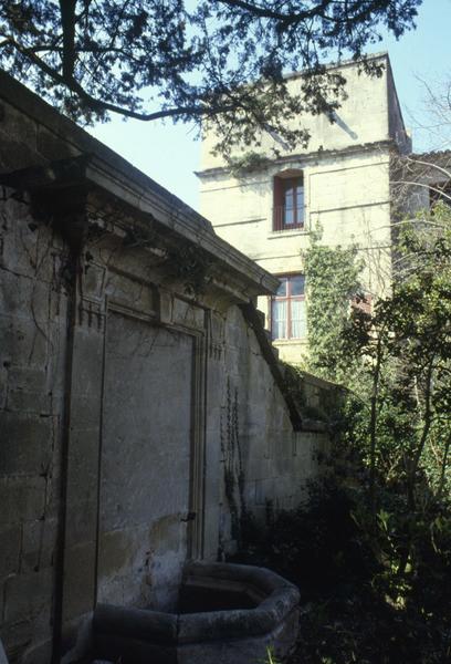 Mur d'enceinte : ancien portail ?