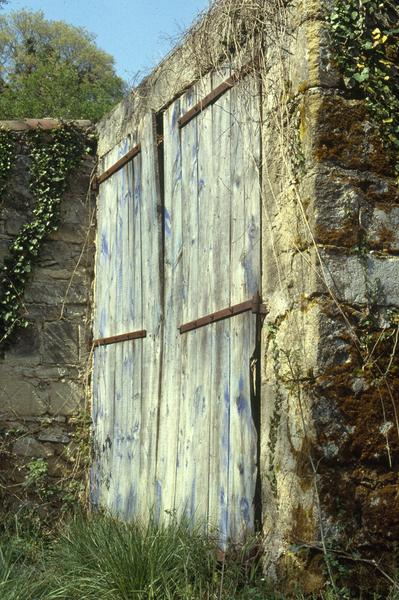 Dépendances, porte charretière.