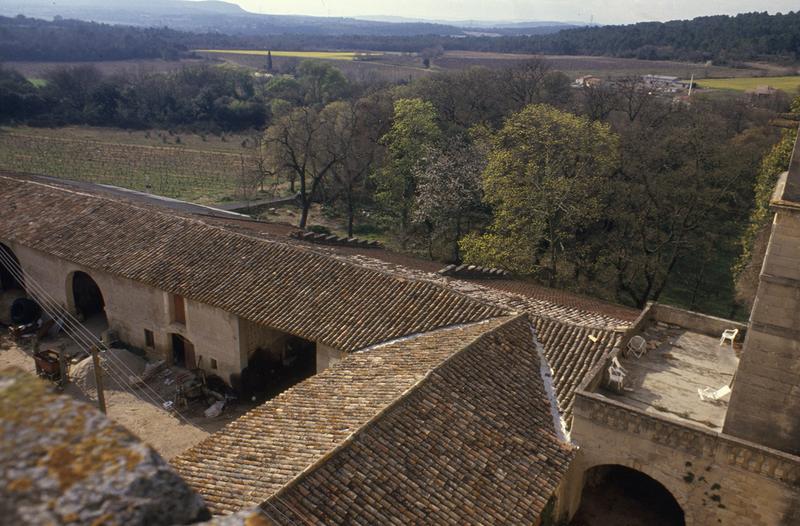 Ferme, vue depuis le château.