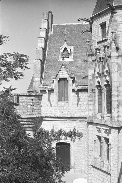 Tour d'escalier et échauguette sud-est.