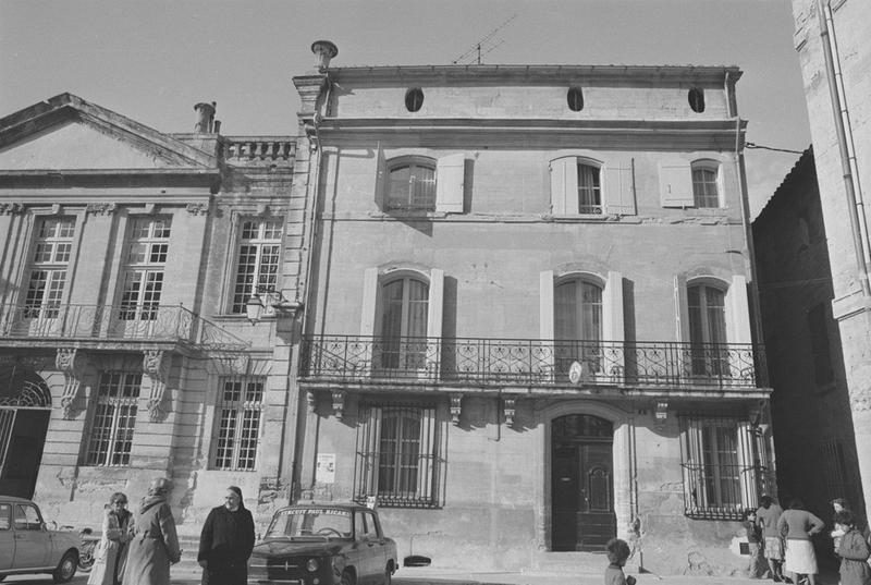 Façade principale, bâtiment latéral place du Duché.