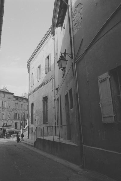 Façade latérale sur la rue du Sénéchal.