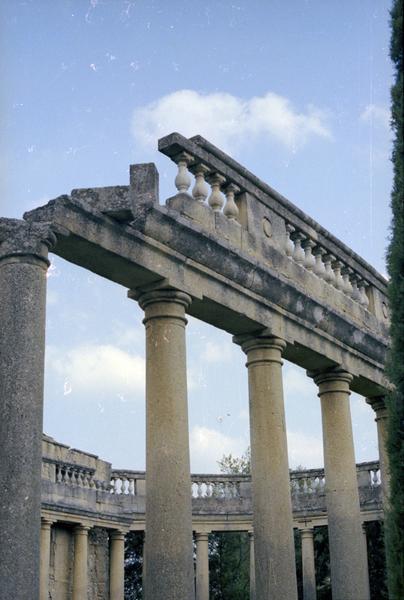 Colonnade, détail.