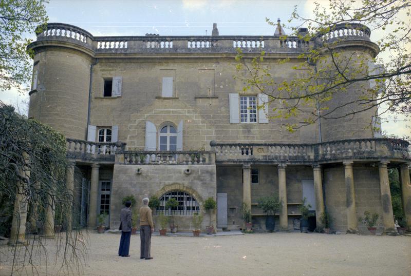 Façade principale, entrée.