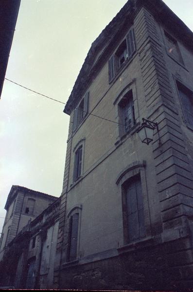 Façade sur rue.