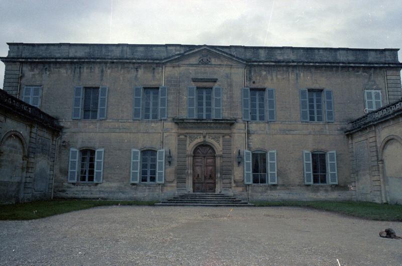 Vue générale de la cour d'honneur.