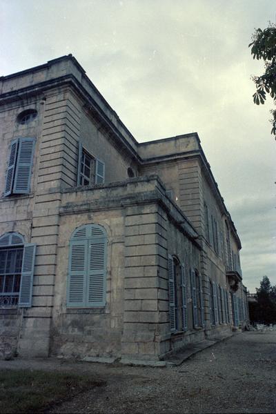 Façade, angle sud-ouest.