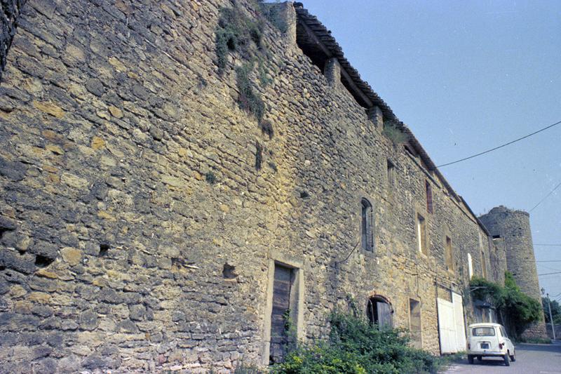 Façade est du fort.