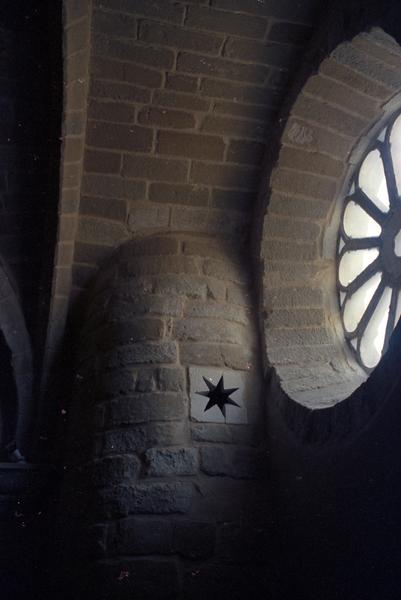 Eglise, vue intérieure : rosace ouest.