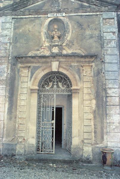 Théâtre, façade.