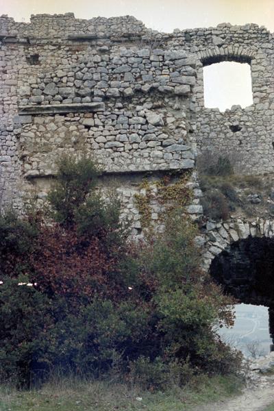 Mur nord du logis situé à l'ouest du porche.