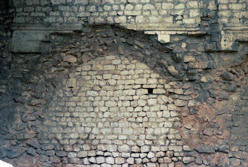 Mur intérieur sud de la chapelle.