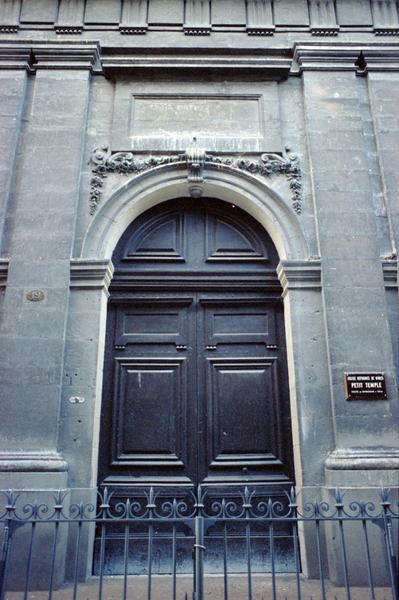 Façade, porte.