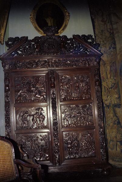 Armoire cévenole avec scènes de l'histoire d'Adam et Eve; 17e siècle.