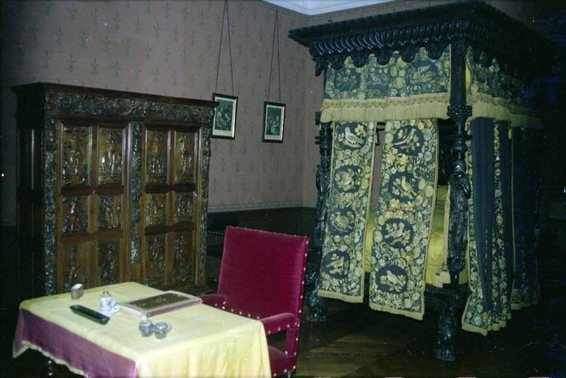 Vue intérieure, chambre "antique".