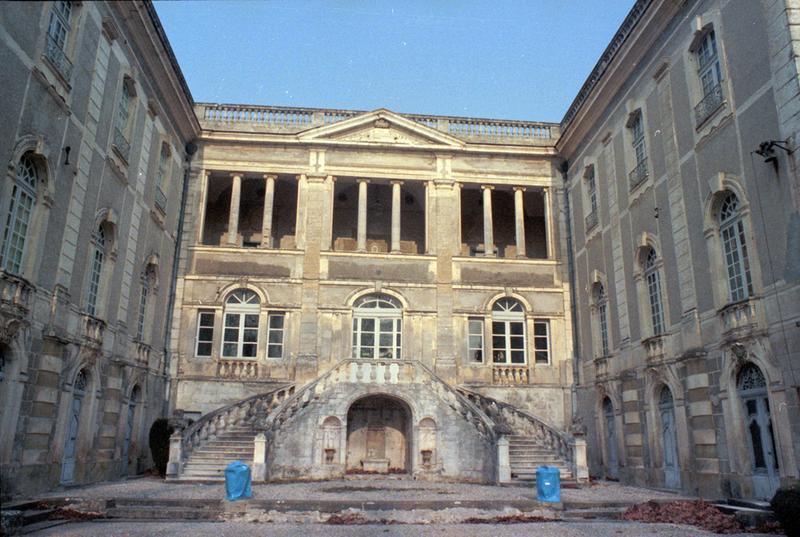 Façade.