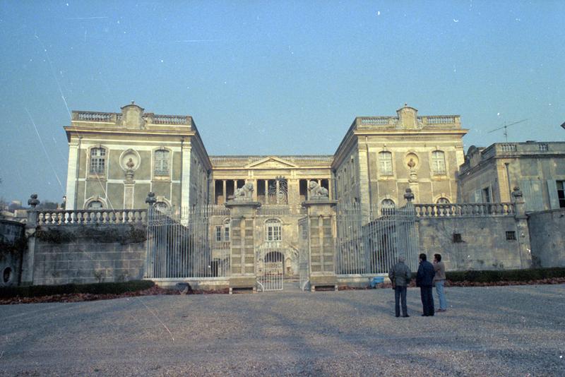 Vue d'ensemble : façade sur jardin.