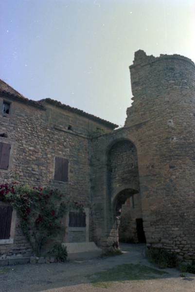 Façade et porte.