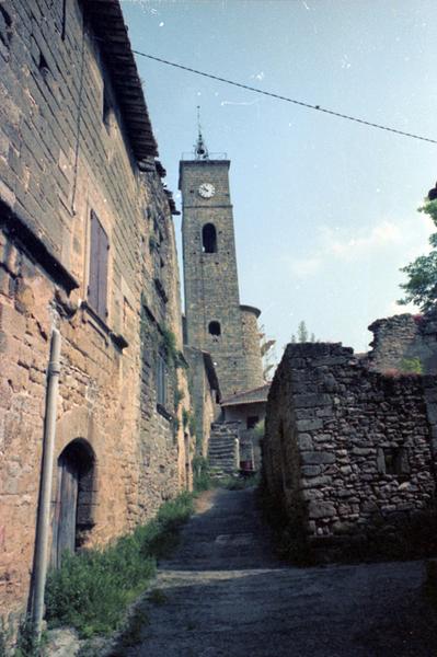 Façade, vue vers le clocher.