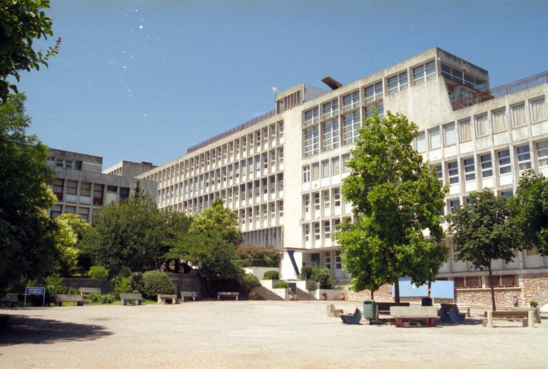 Lycée de jeunes filles, puis lycée Montaury, actuellement lycée Albert-Camus