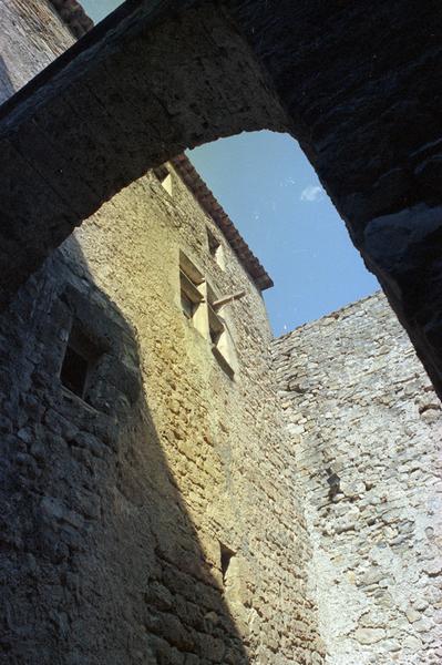 Cour intérieure, mur nord.