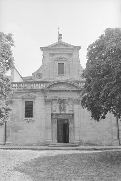 Eglise, façade.