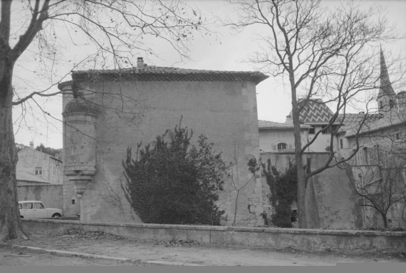 Vue générale, angle ouest de l'aile sud avec échauguette.