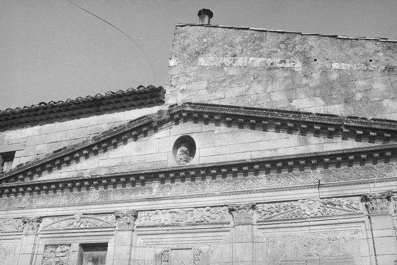 Façade Renaissance, fronton.