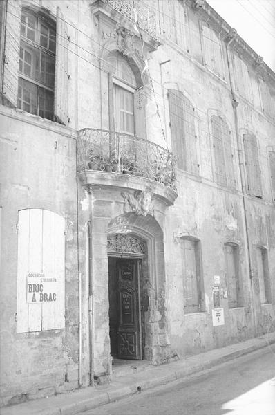 Façade, porte.