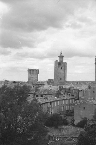 Vue d'ensemble avec les tours du Roi et de l'Evêque.